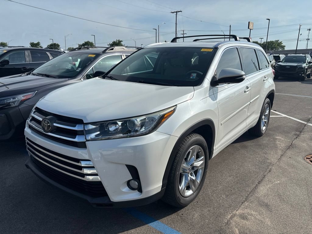 Used 2018 Toyota Highlander Limited FWD image 3