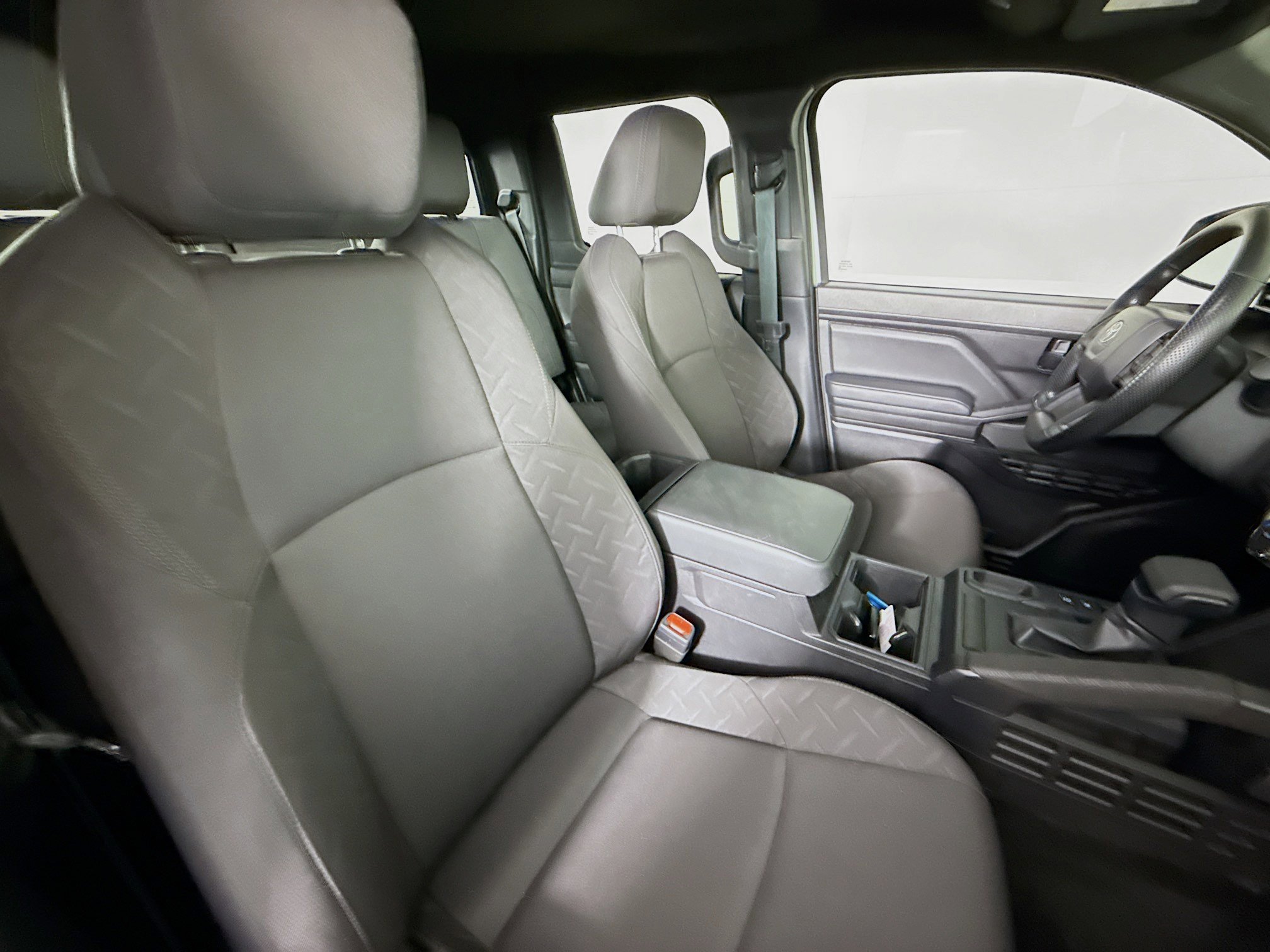 Used 2025 Toyota Tacoma SR image 34