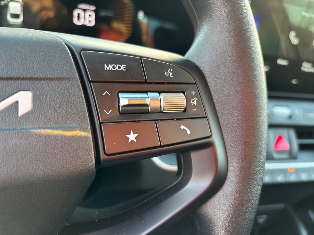 Certified 2025 Kia K4 LXS image 24