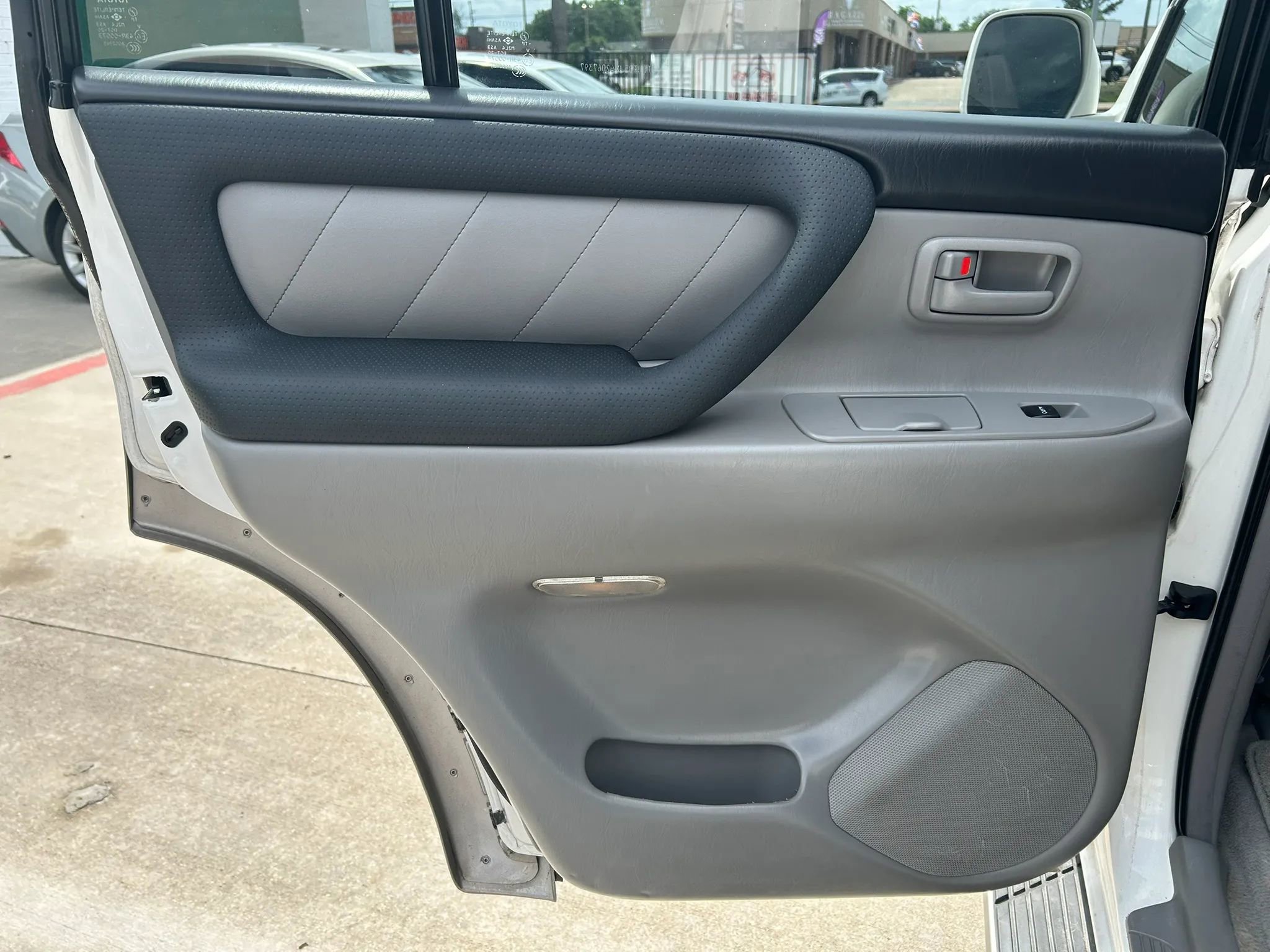 Used 2004 Toyota Land Cruiser AWD/4WD image 18
