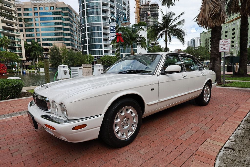 Used 2003 Jaguar XJ8 RWD image 25