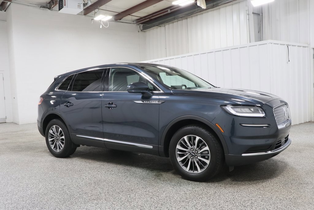 Used 2023 Lincoln Nautilus AWD w/ Premium Package image 2