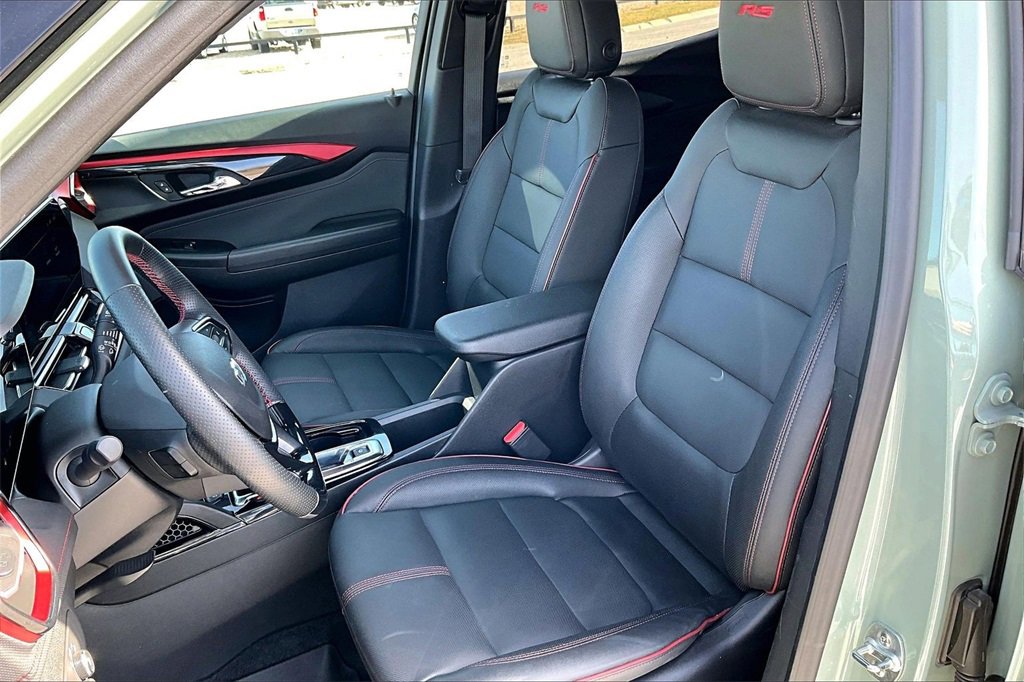 Used 2024 Chevrolet TrailBlazer RS w/ Driver Confidence Package image 23