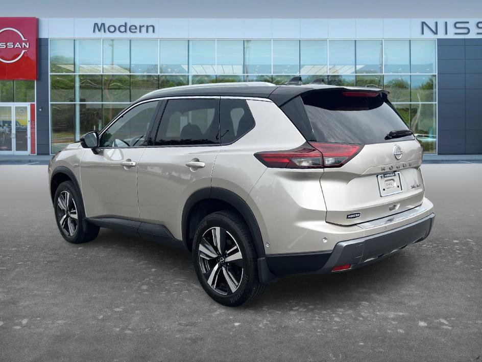 Certified 2025 Nissan Rogue SL w/ Tech Package AWD/4WD image 7