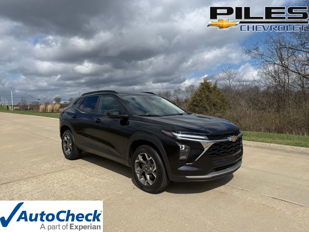 Used 2025 Chevrolet Trax LT w/ LT Convenience Package image 1