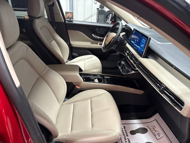 Used 2025 Lincoln Corsair AWD image 23