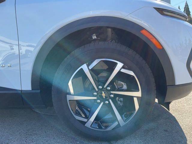 New 2026 Chevrolet Equinox EV LT image 25