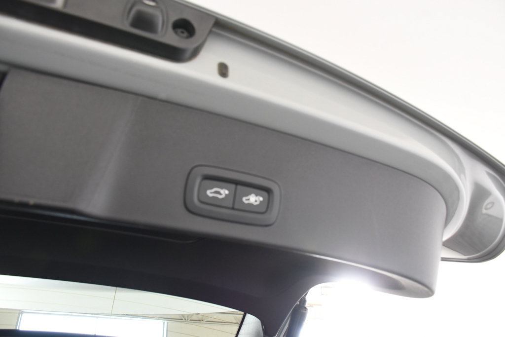 Used 2025 Volvo XC40 B5 Plus AWD/4WD image 25