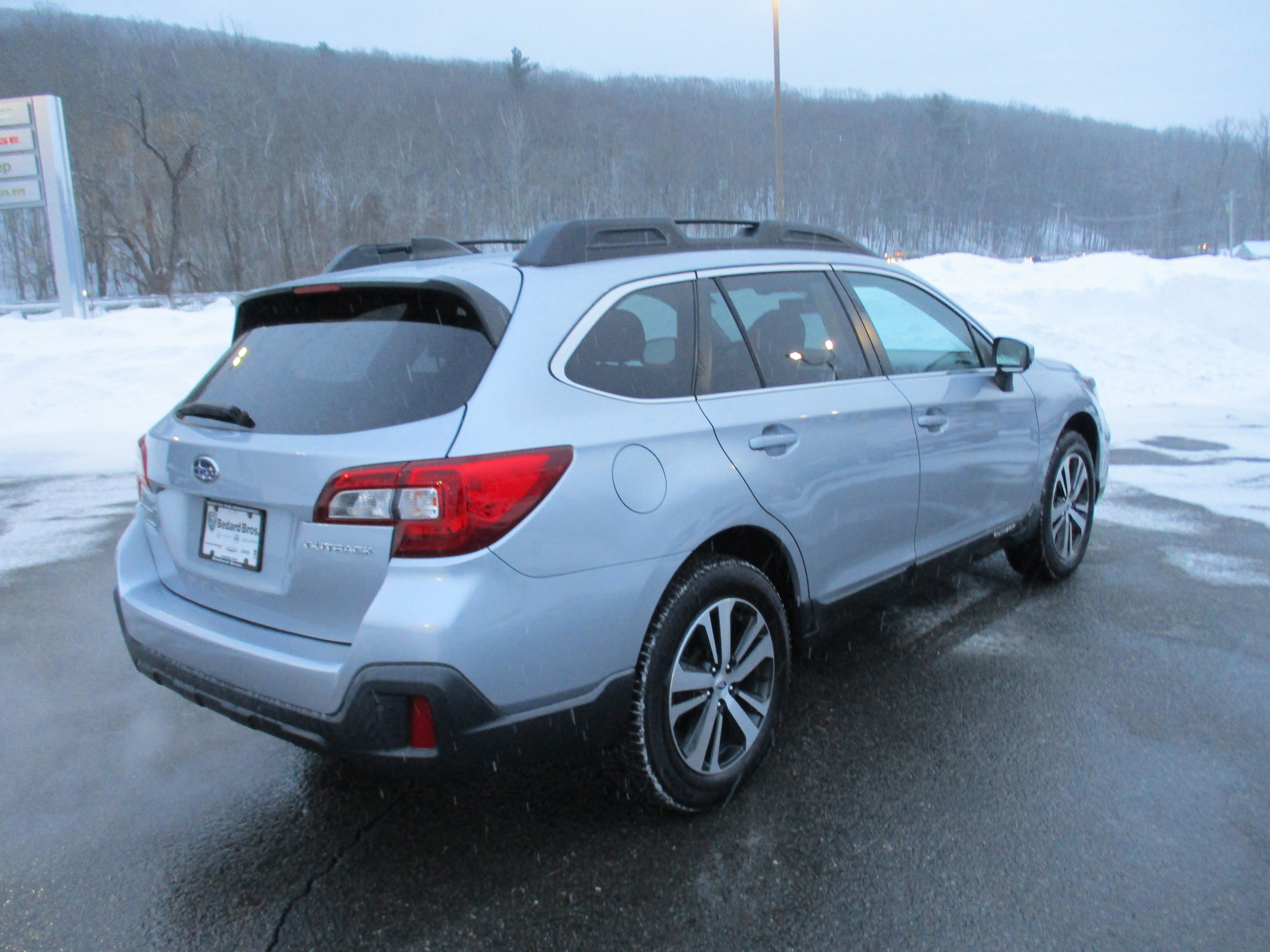 Used 2018 Subaru Outback 2.5i Limited image 5