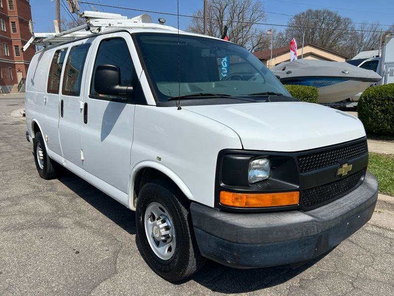 Used 2013 Chevrolet Express 2500 image 2