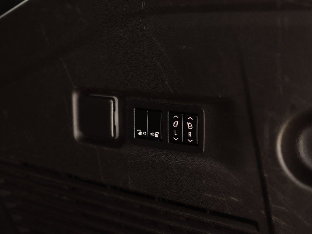 Used 2021 Chevrolet Suburban Premier image 34