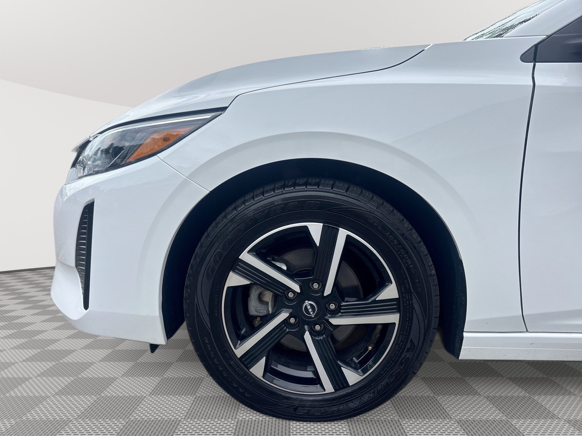 Used 2025 Nissan Sentra SV FWD image 18