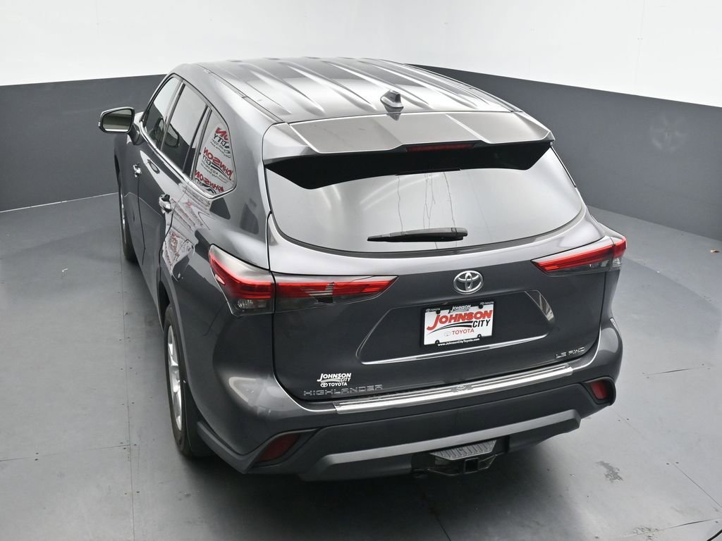 Used 2020 Toyota Highlander LE AWD/4WD image 32