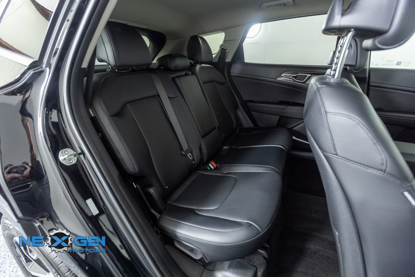 Used 2024 Kia Sportage EX image 35