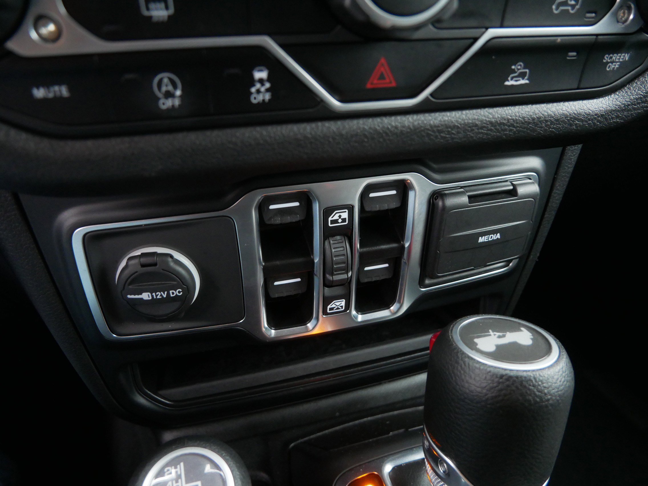 Used 2024 Jeep Wrangler Sport S image 29