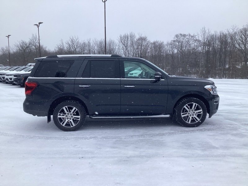 Used 2022 Ford Expedition Limited image 8