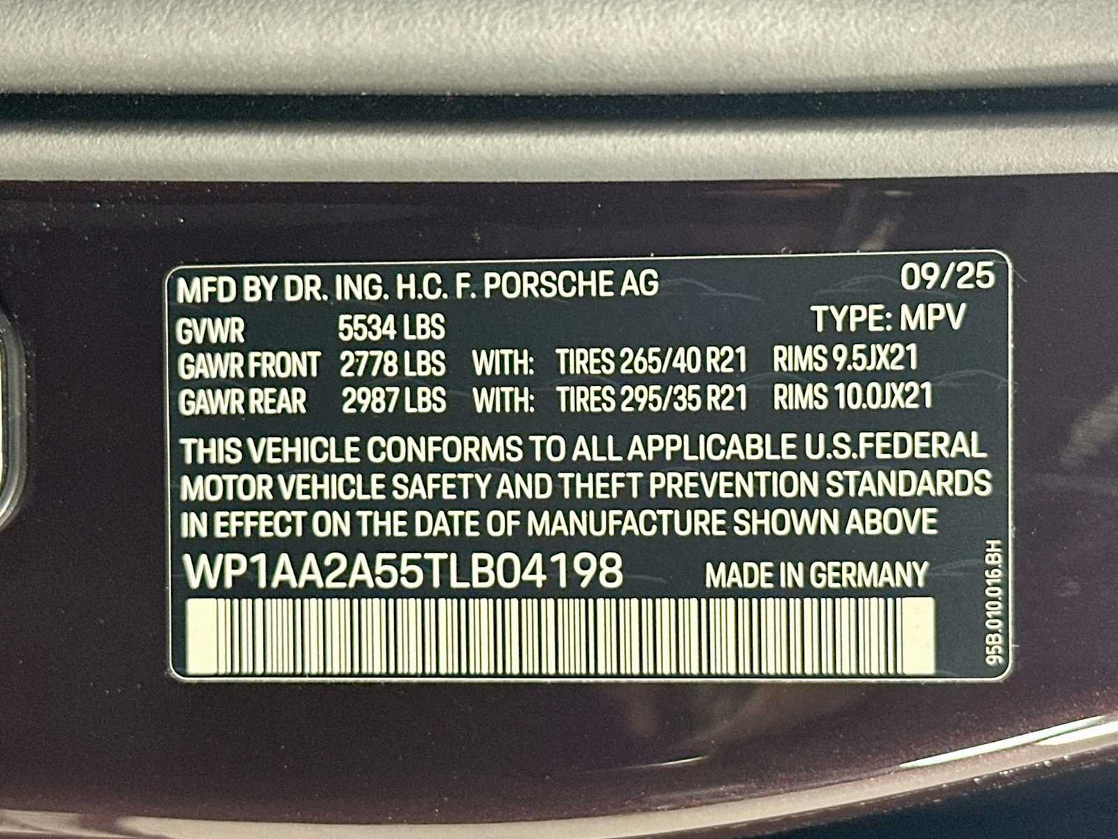 Certified 2026 Porsche Macan AWD/4WD image 33