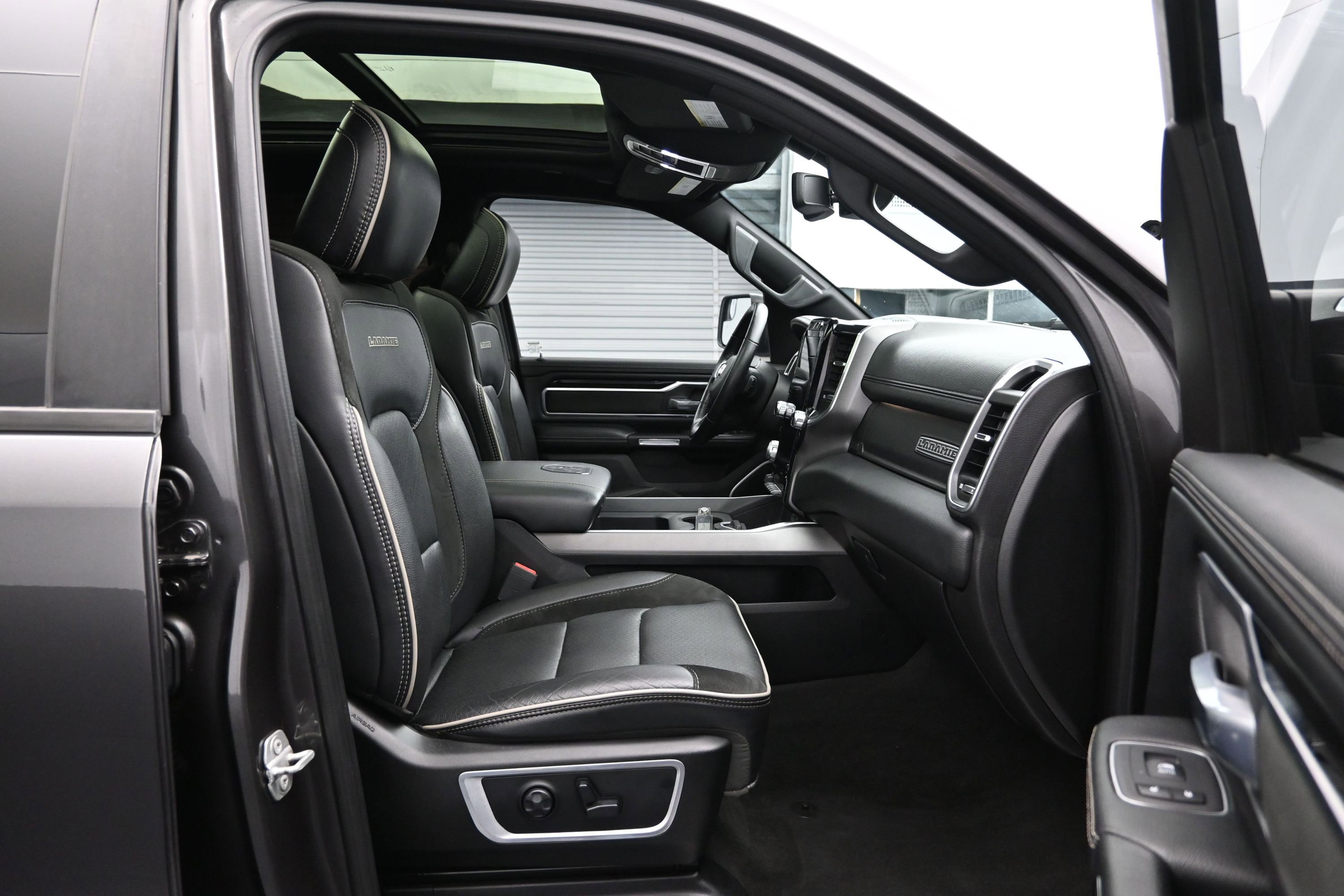 Used 2020 RAM 1500 Laramie w/ Sport Appearance Package AWD/4WD image 13