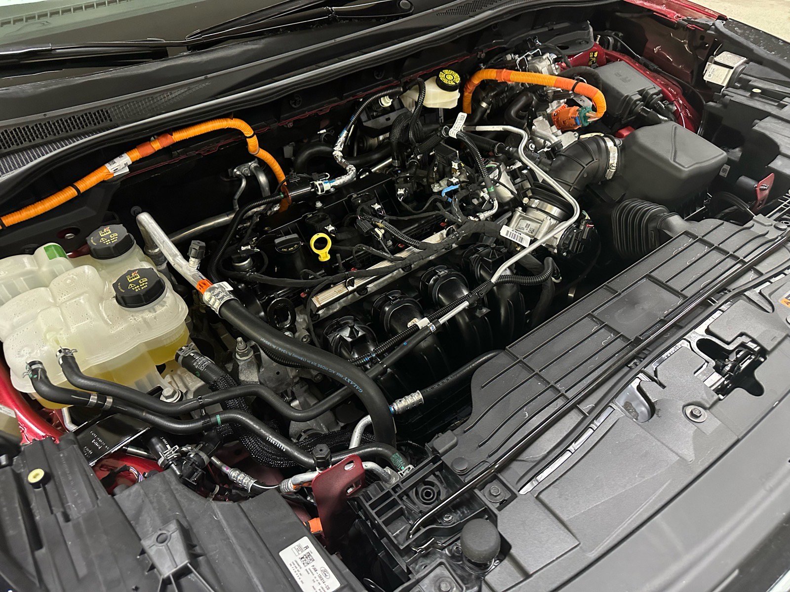 Certified 2025 Ford Escape Platinum w/ Premium Technology Package image 14