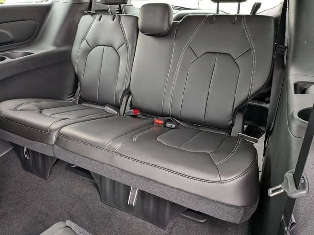 New 2027 Chrysler Pacifica Select FWD image 27