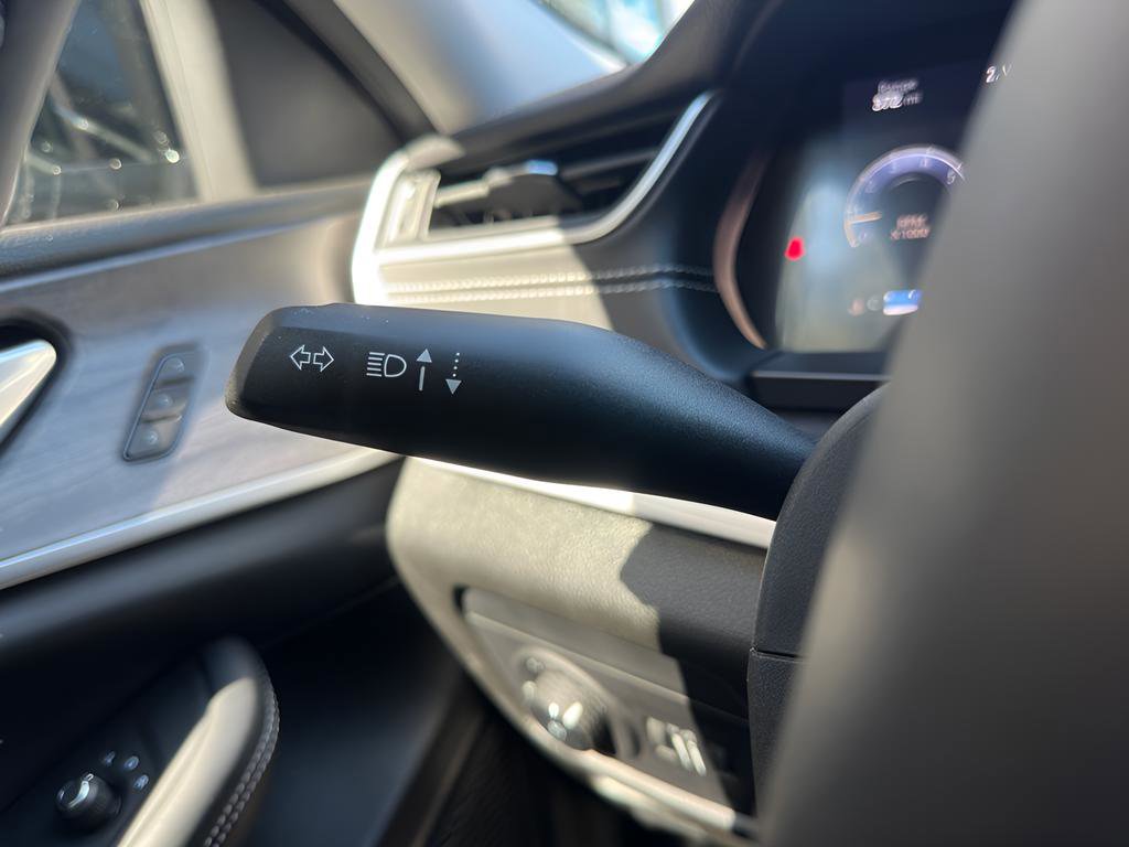 Used 2023 Jeep Grand Cherokee Limited w/ Black Appearance Package image 26