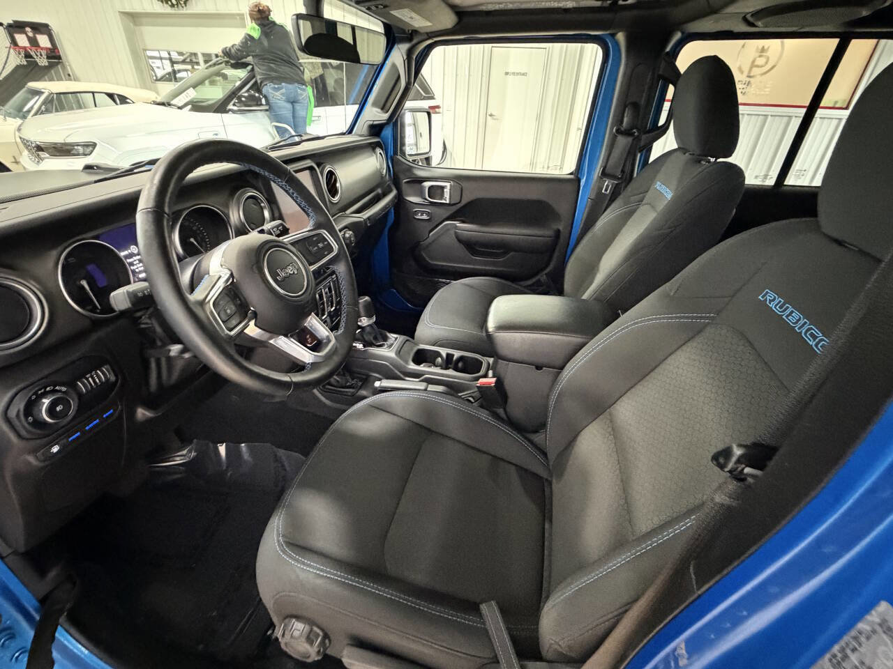 Used 2022 Jeep Wrangler Unlimited Rubicon 4xe w/ Cold Weather Group AWD/4WD image 35