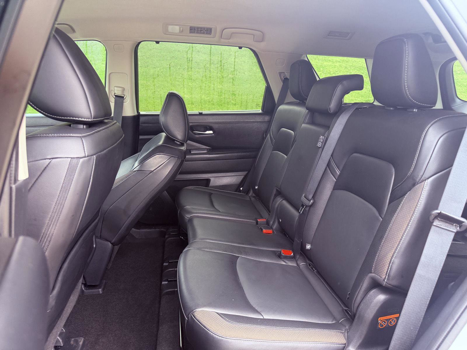 Used 2024 Nissan Pathfinder SL image 25