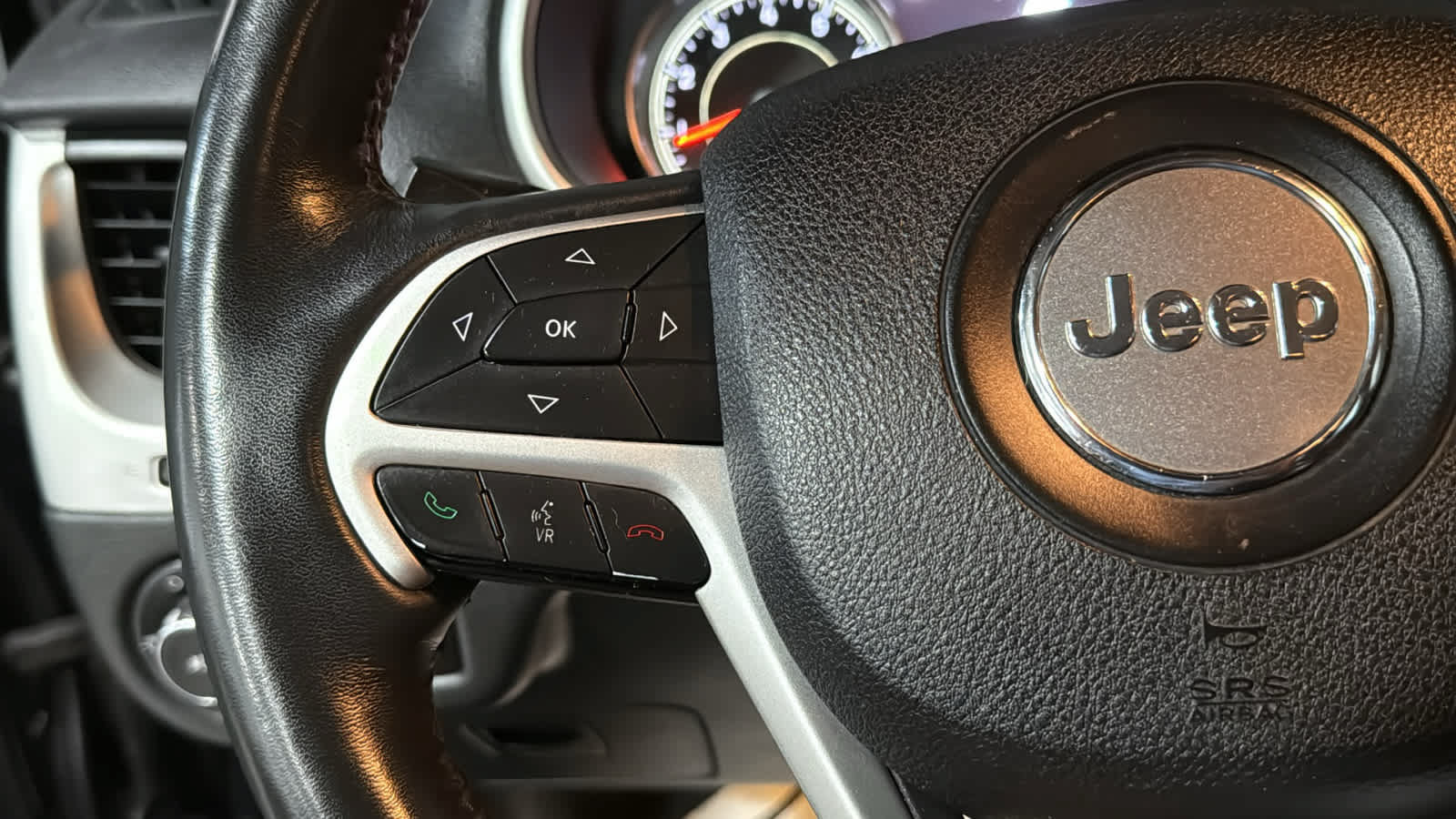 Used 2015 Jeep Cherokee Trailhawk w/ Leather Interior Group AWD/4WD image 10