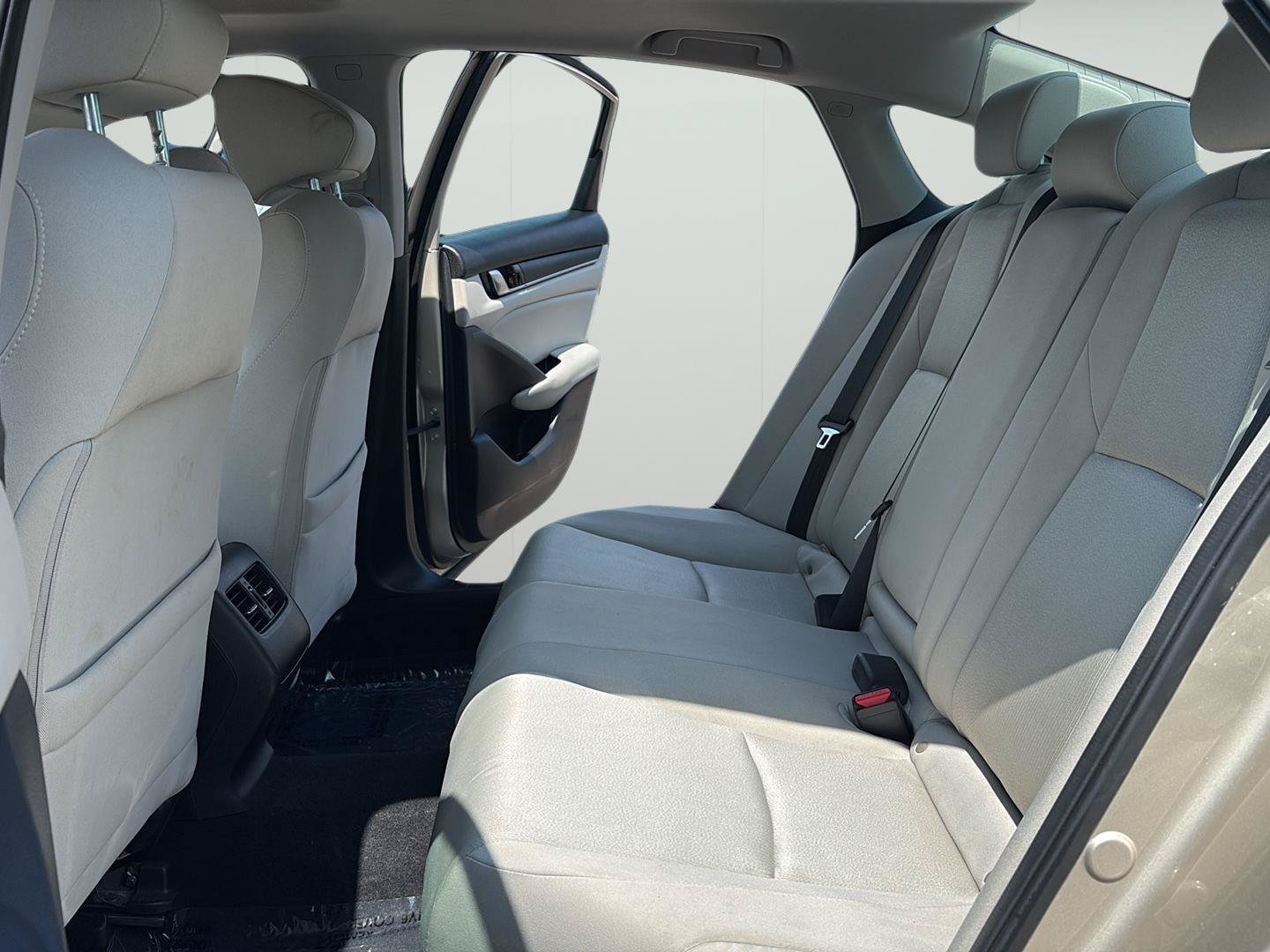 Used 2018 Honda Accord EX image 19