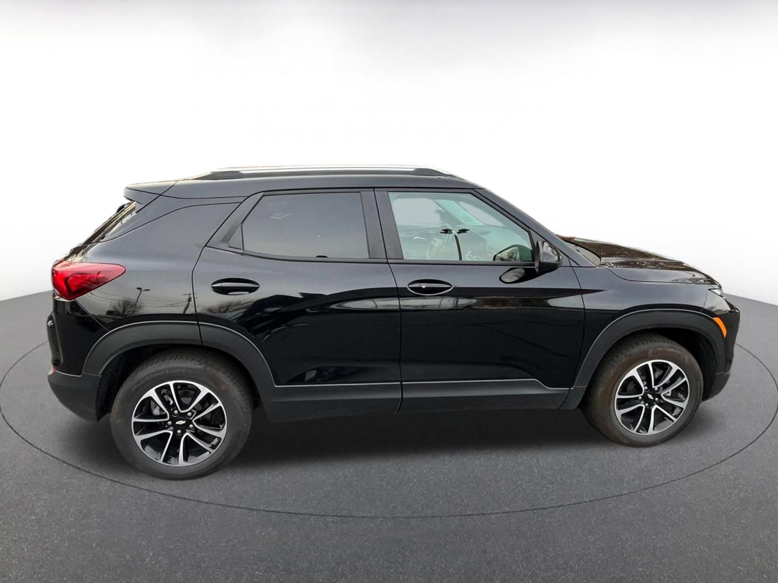 Used 2025 Chevrolet Trax LT image 10