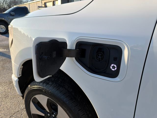 Used 2022 Ford F150 Lightning Platinum image 15