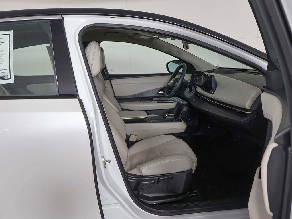 Used 2023 Nissan Ariya ENGAGE image 31