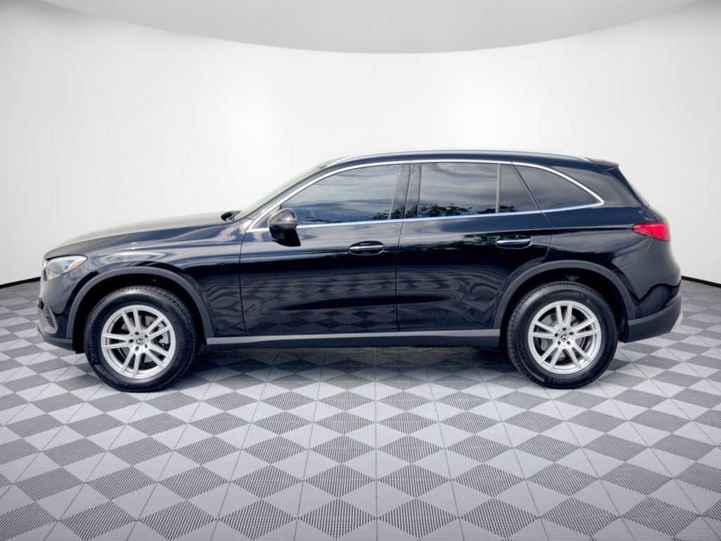 Used 2023 Mercedes-Benz GLC 300 4MATIC image 2
