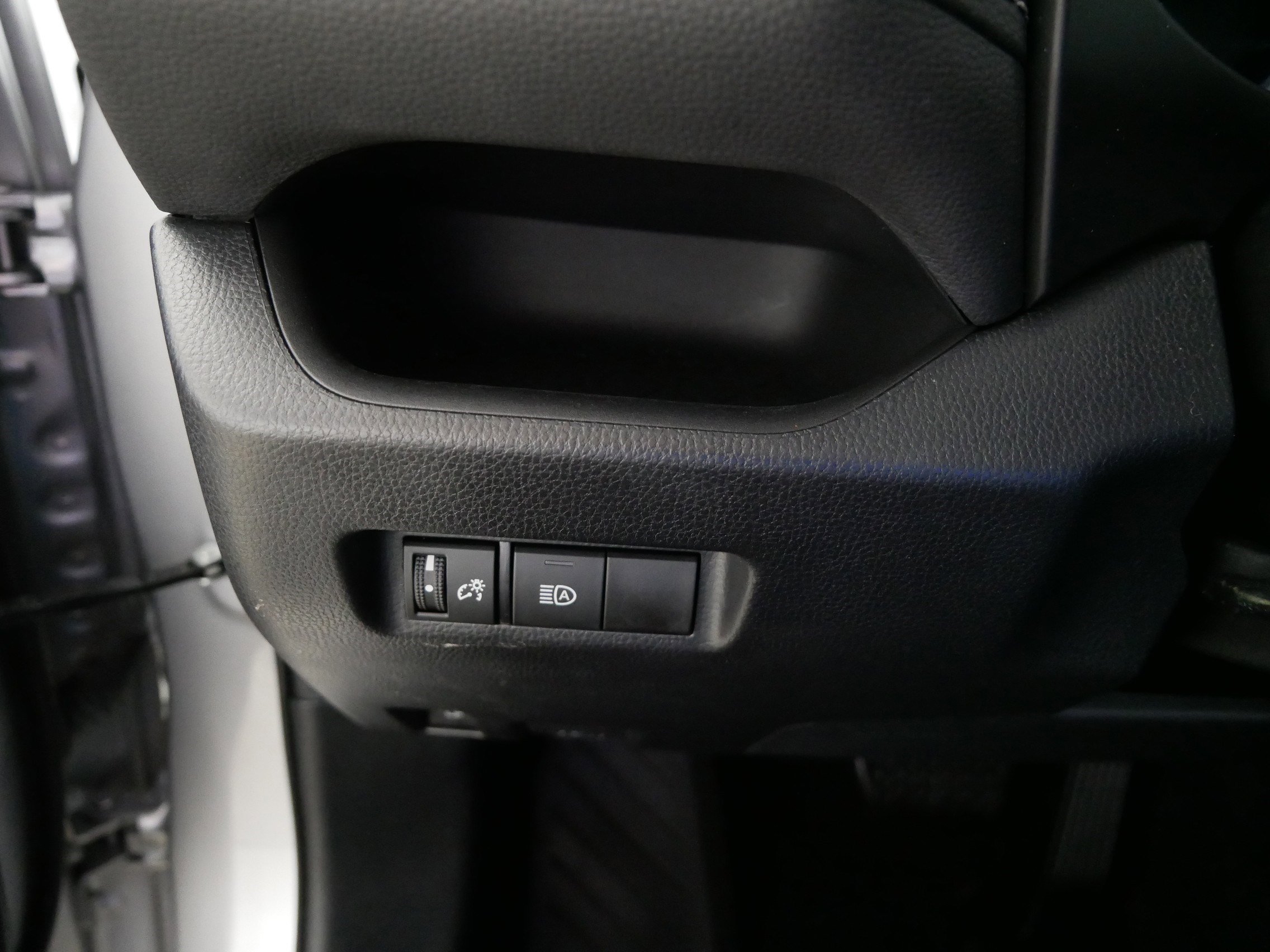 Used 2021 Toyota RAV4 LE AWD/4WD image 25