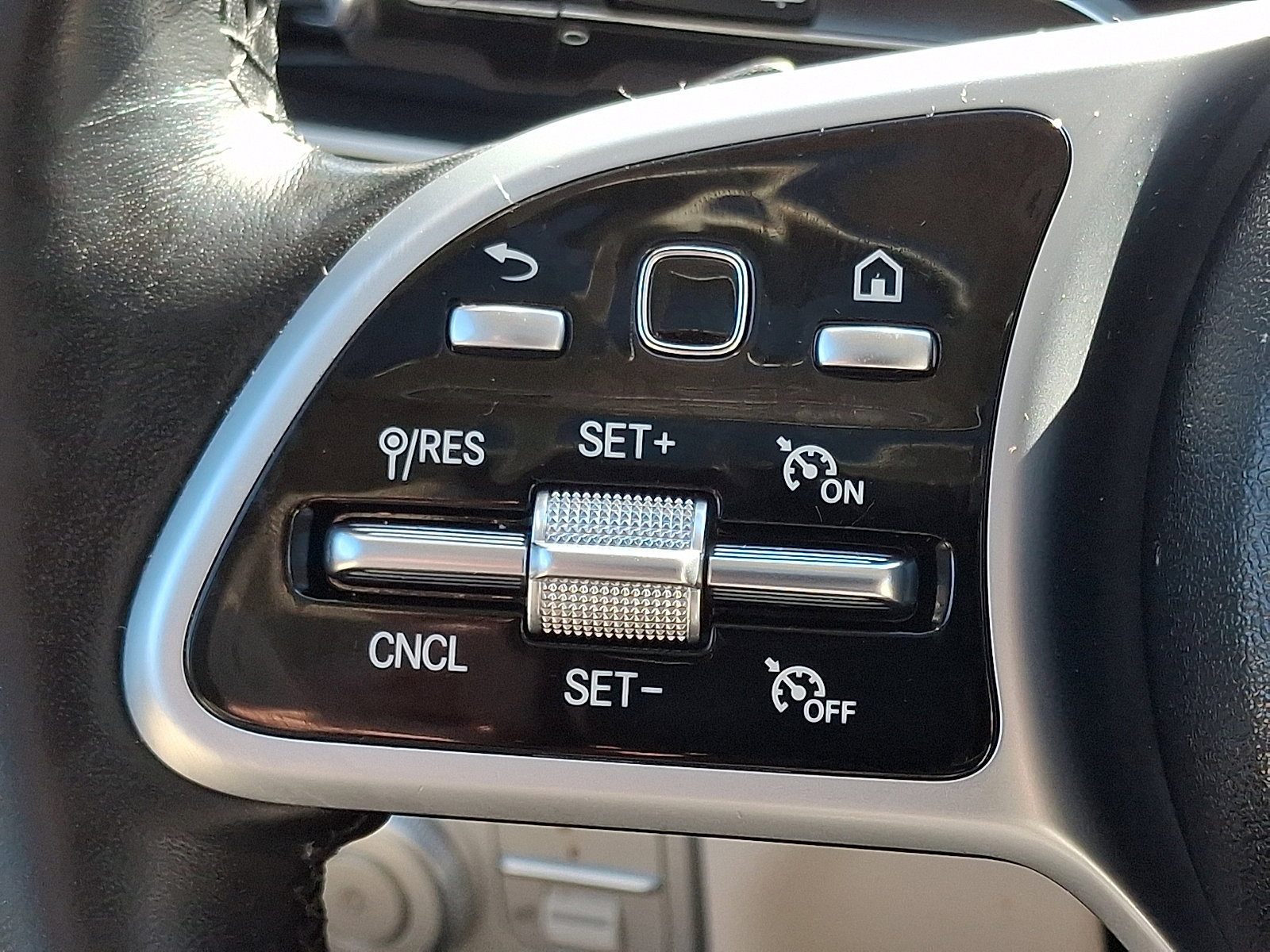 Used 2022 Mercedes-Benz GLS 450 4MATIC image 22