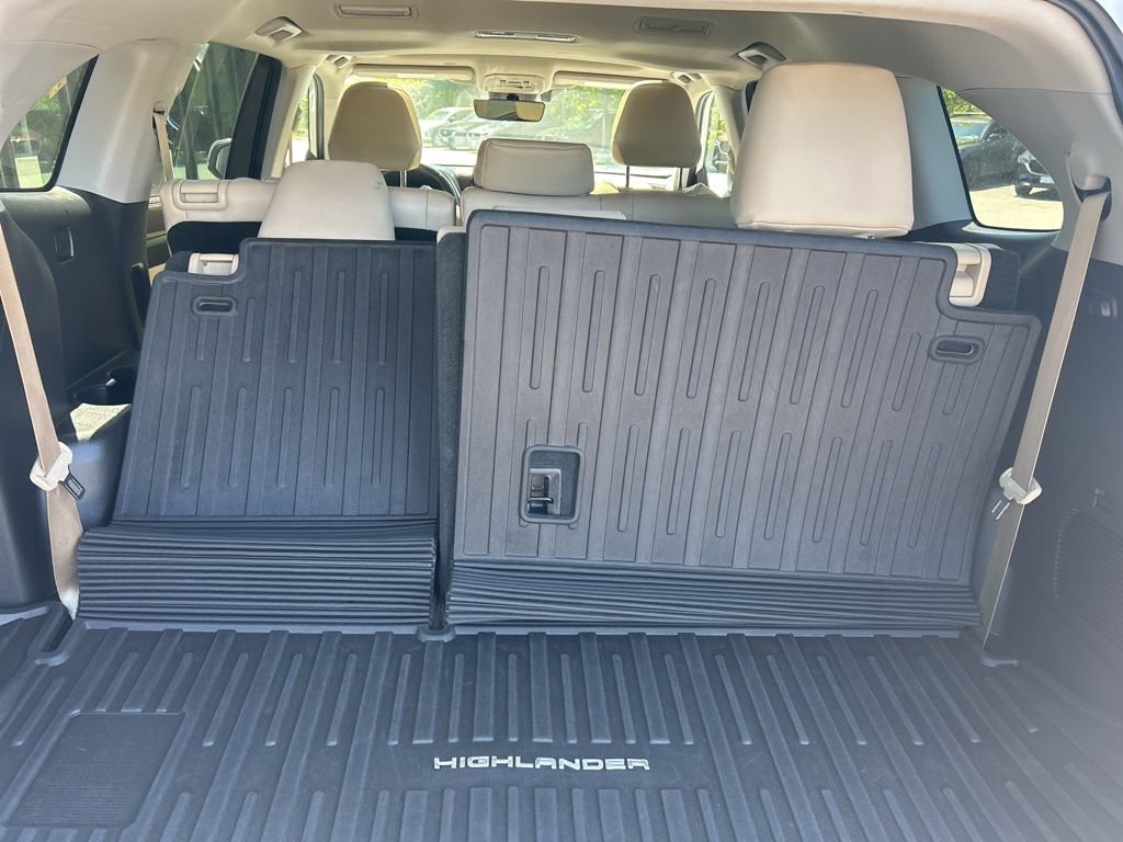Used 2020 Toyota Highlander XLE AWD/4WD image 9