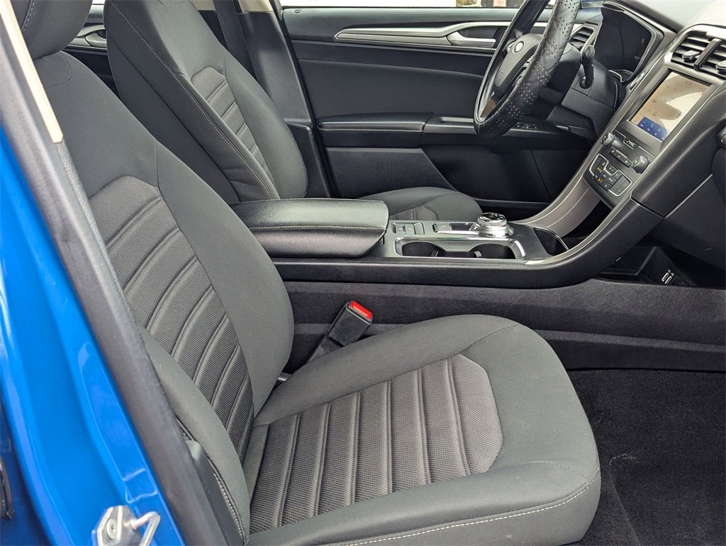 Used 2020 Ford Fusion SE image 25