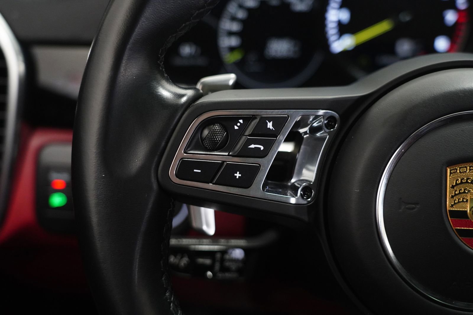 Used 2022 Porsche Cayenne Turbo S image 18