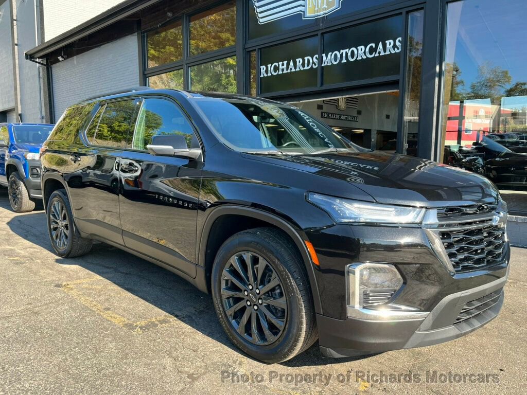 Used 2024 Chevrolet Traverse RS w/ LPO, Floor Liner Package image 1