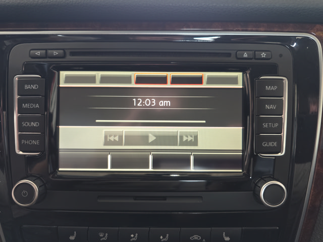 Used 2013 Volkswagen Passat TDI SEL Premium FWD image 17