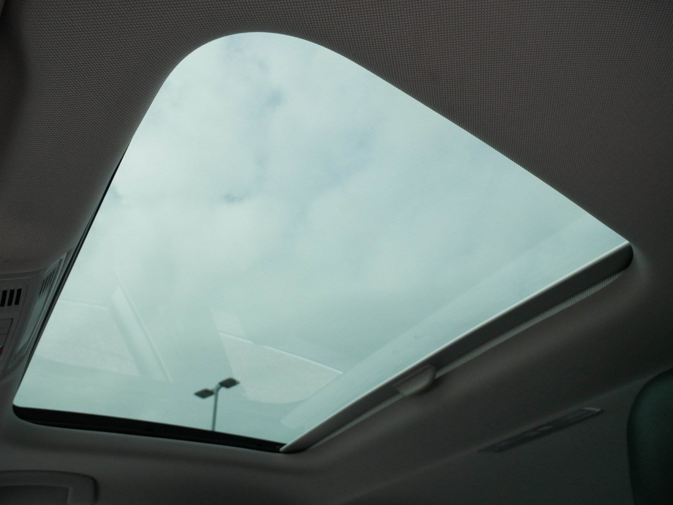 Certified 2023 Volkswagen Jetta SE w/ Panoramic Sunroof Package FWD image 31