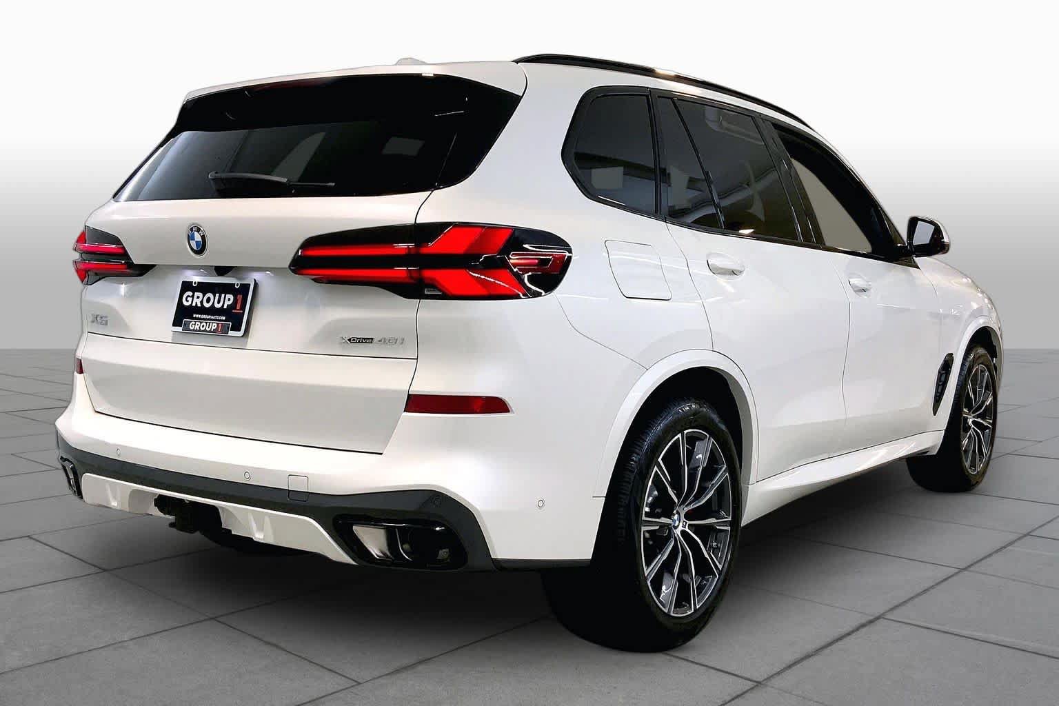 Used 2026 BMW X5 xDrive40i w/ M Sport Package AWD/4WD image 12