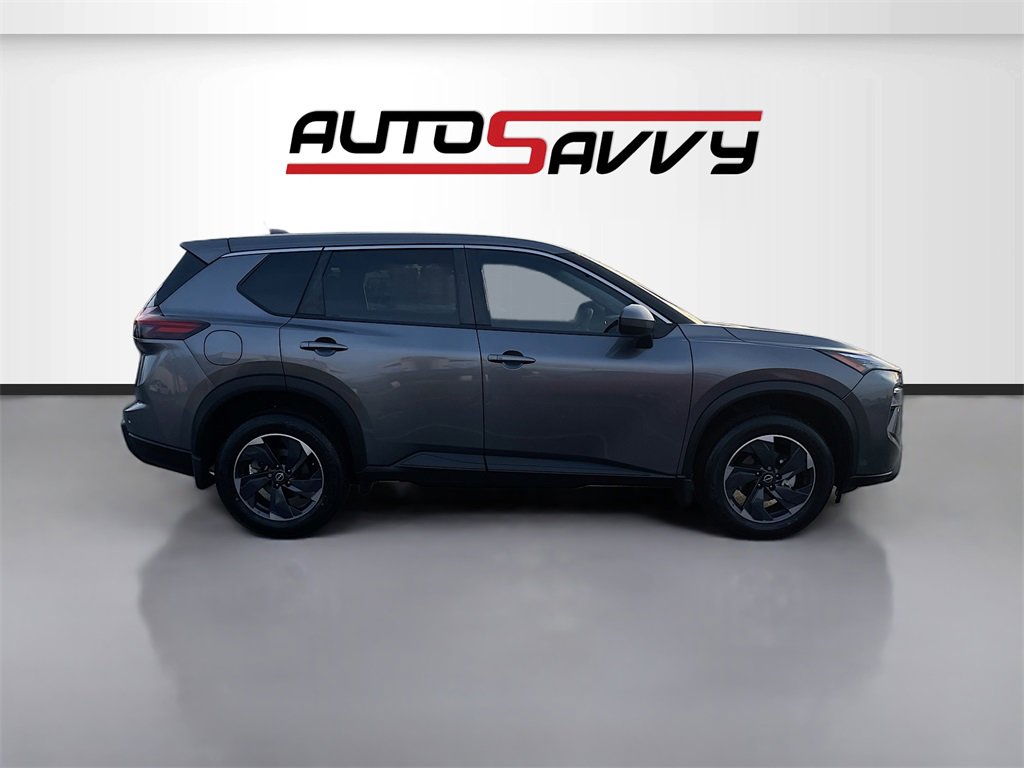 Used 2024 Nissan Rogue SV image 8