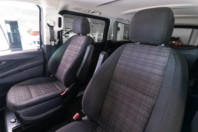 Used 2019 Mercedes-Benz Metris Passenger image 5