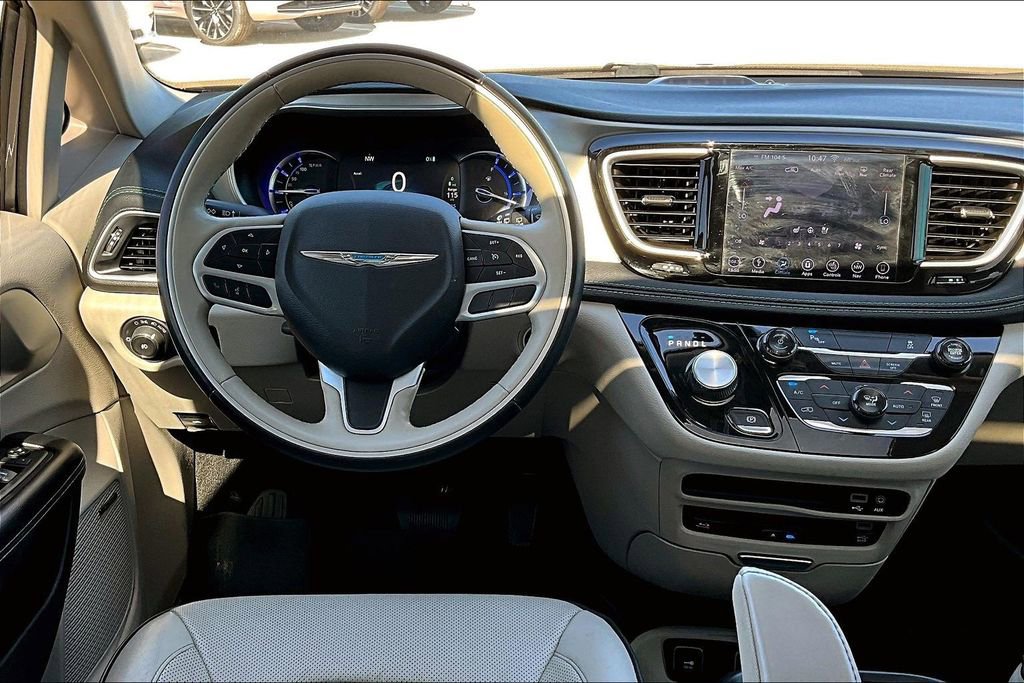 Used 2018 Chrysler Pacifica Limited image 7