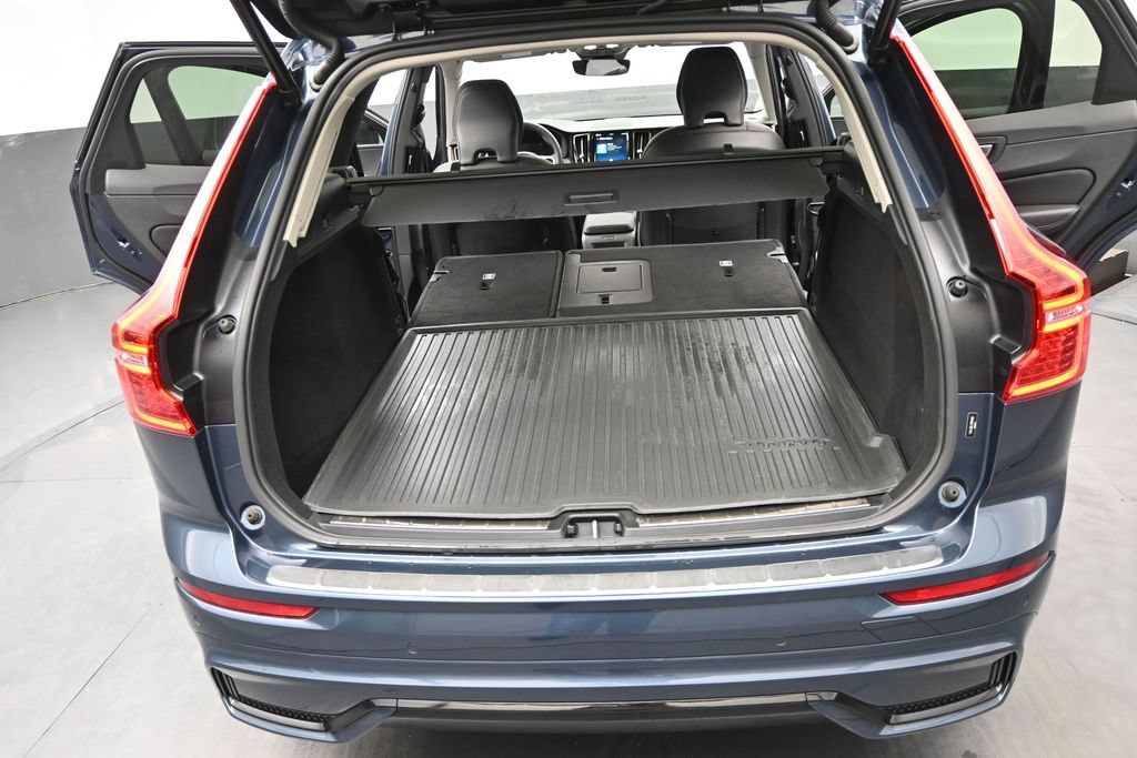Used 2024 Volvo XC60 B5 Plus w/ Protection Package Premier AWD/4WD image 16