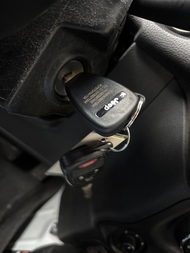 Used 2018 Jeep Wrangler Unlimited Sahara w/ Connectivity Group image 15