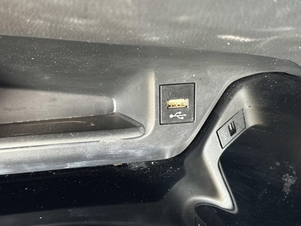 Used 2020 Toyota C-HR XLE image 34