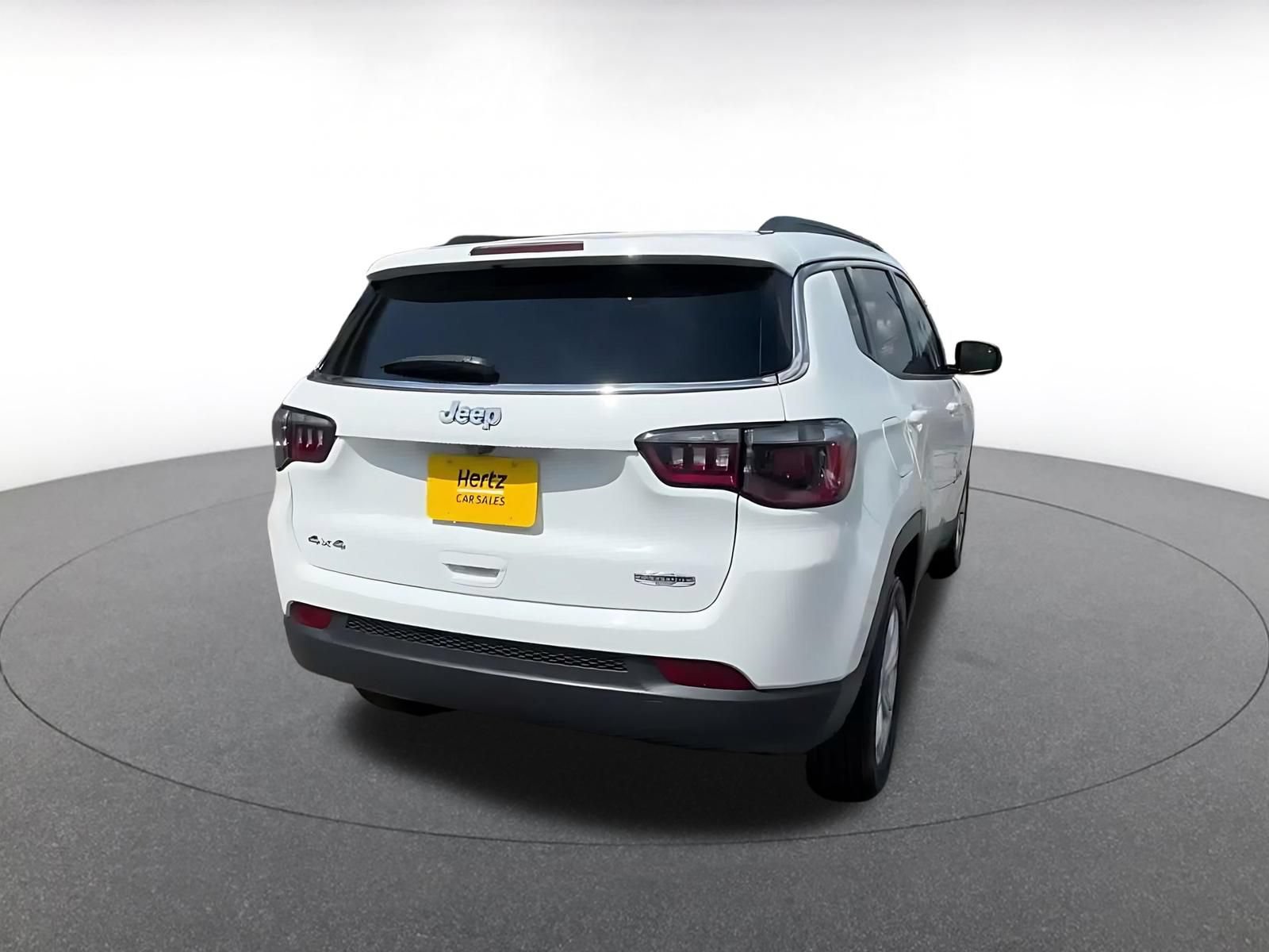 Used 2025 Jeep Compass Latitude AWD/4WD image 13