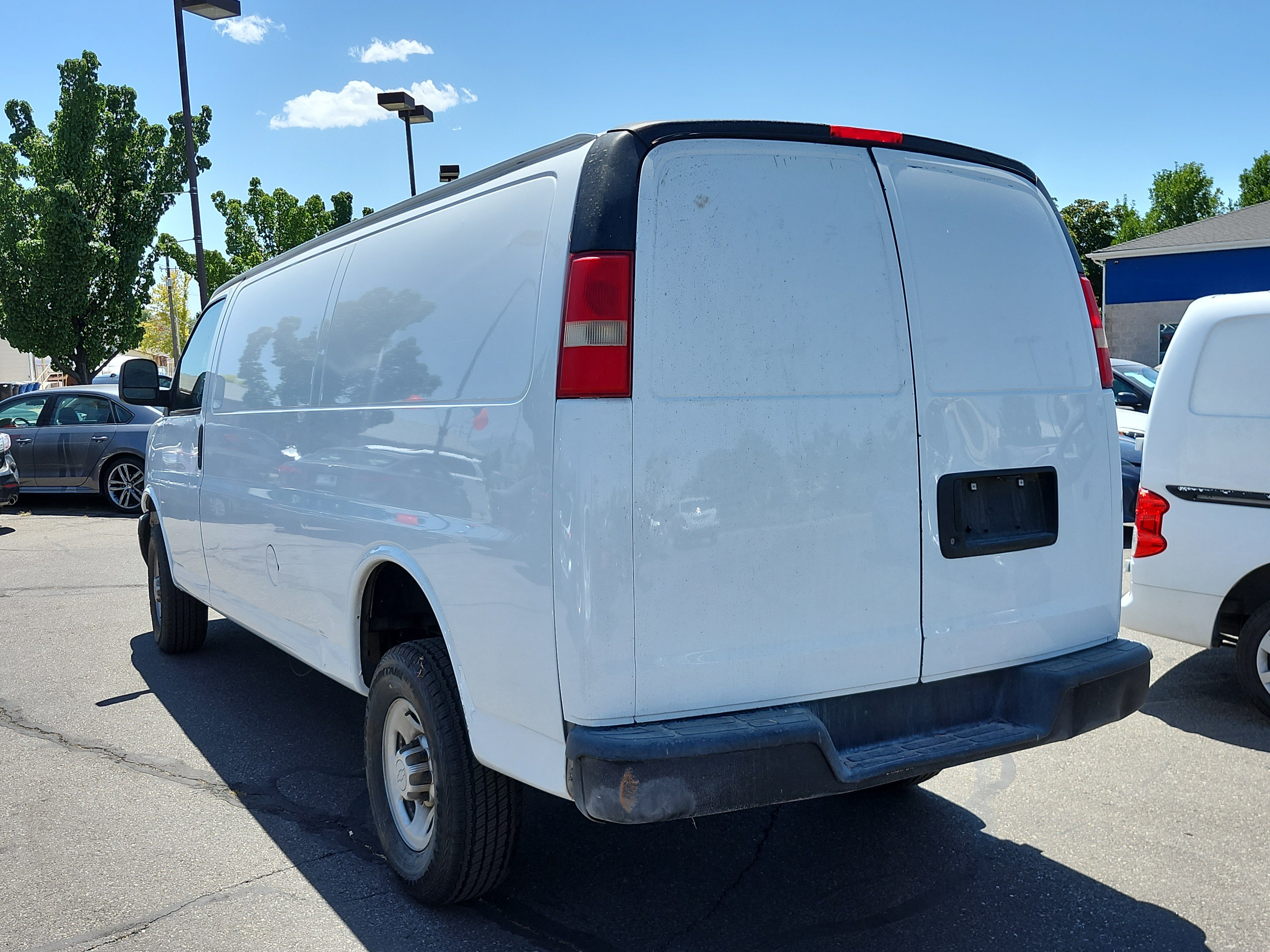Used 2015 Chevrolet Express 3500 Extended RWD image 4